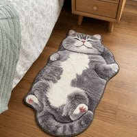 Charmanter Teppich in Form einer schlafenden Katze