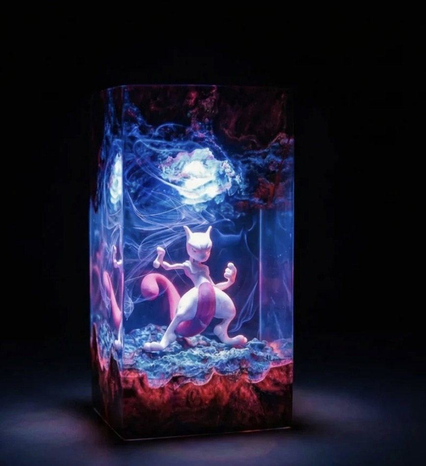 Handgefertigte Fantasy-Lampe – Mewtu
