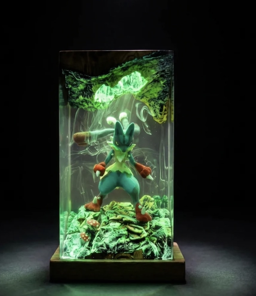 Handgefertigte Fantasy-Lampe – Lucario