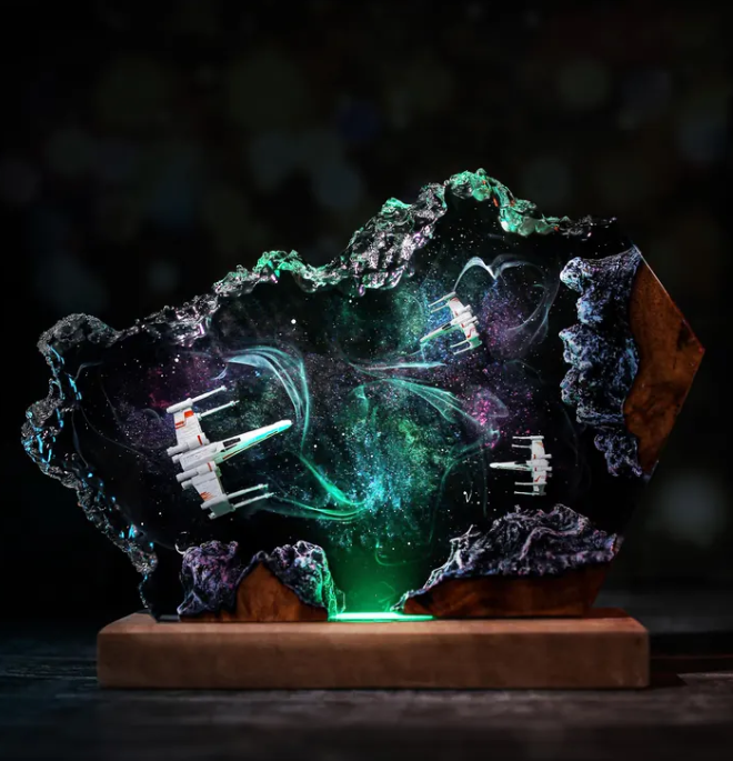 Handgefertigte Fantasy-Lampe – X-Flügler