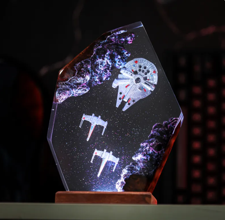 Handgefertigte Fantasy-Lampe – Millennium Falke