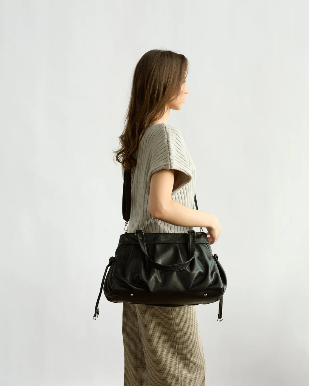 Helena Schultertasche – handgearbeitet