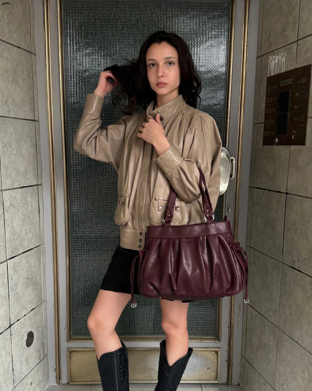 Helena Schultertasche – handgearbeitet