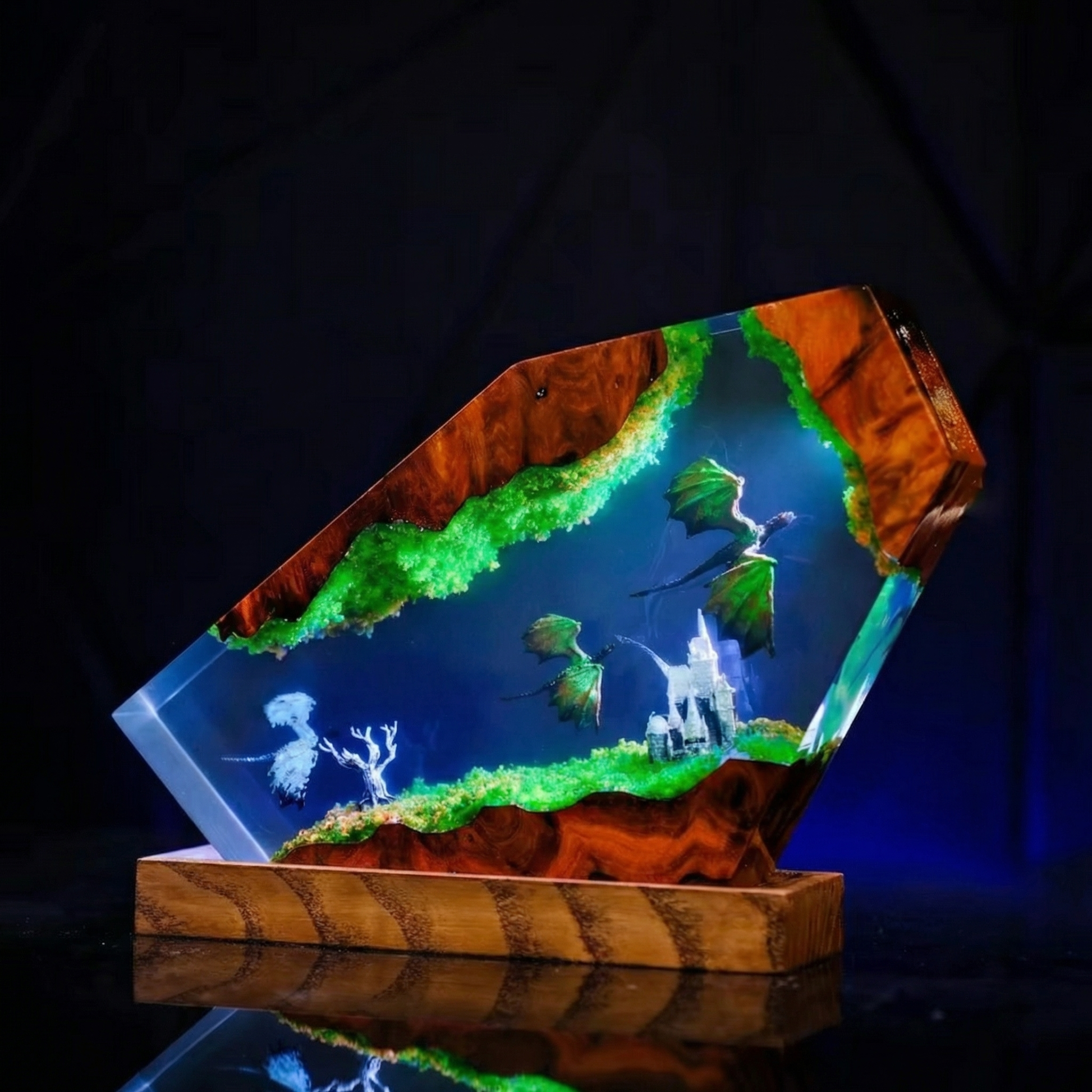 Handgefertigte Fantasy-Lampe – Smaragd-Herrschaft