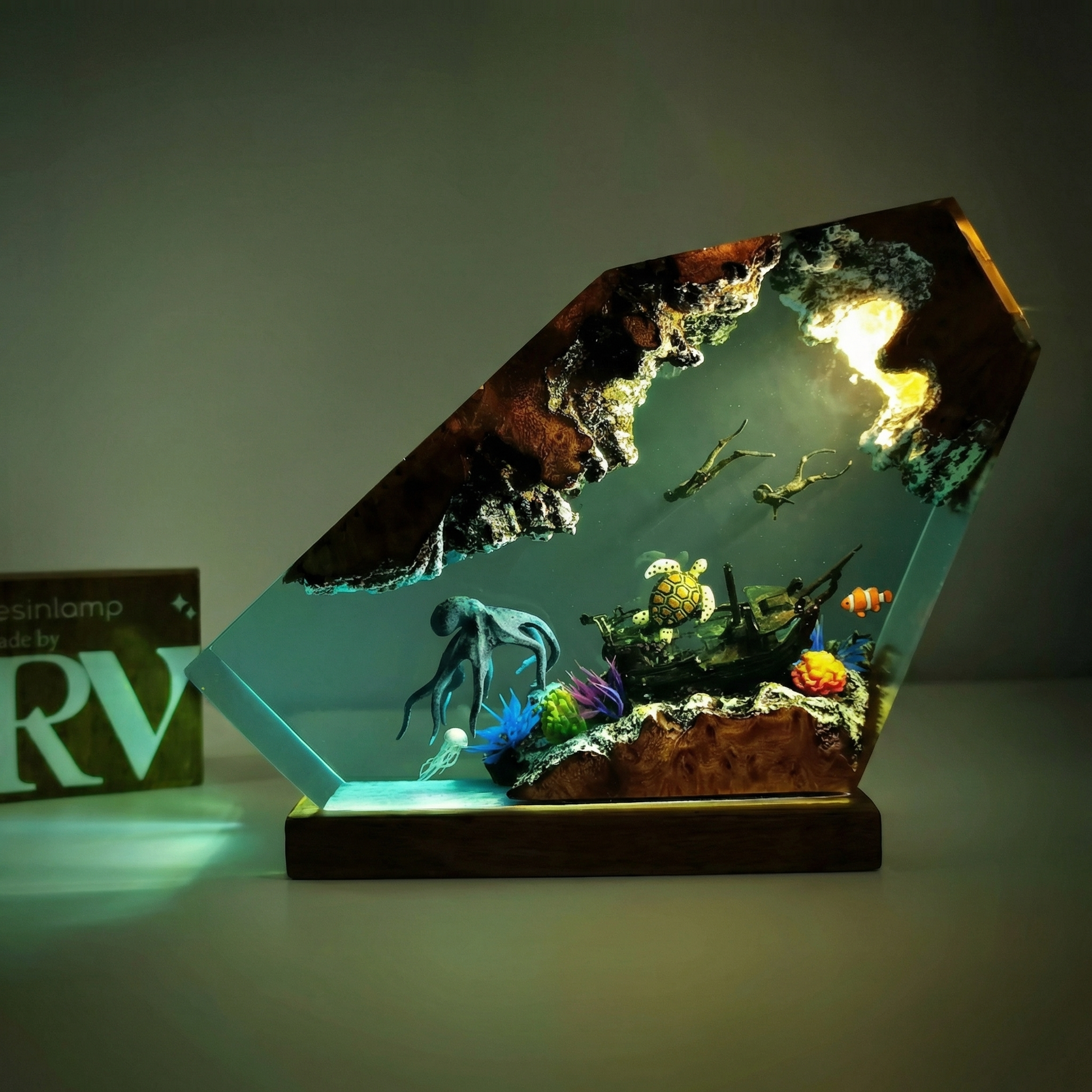 Handgefertigte Fantasy-Lampe – Ozeanriff